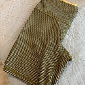 GapFit High Rise Eclipse Honeycomb Bicycle Shorts size S
